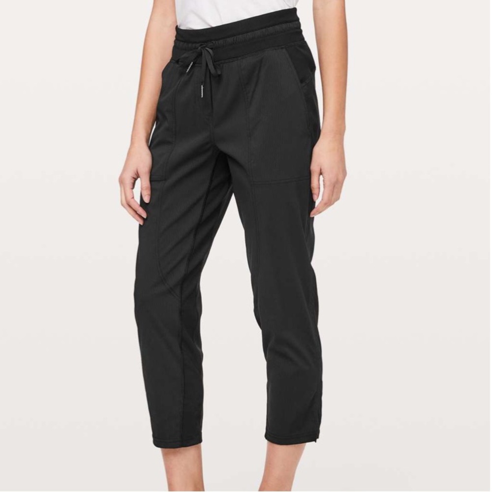 Lululemon High rise Black Dance Studio Crop Pants 25”